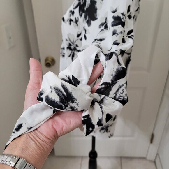 West Kei Size S White w/ Black and Gray Floral Bubble Hem Blouse - Picture 5 of 14